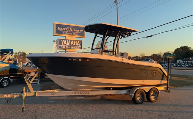 2023 Robalo R222 Shark Gray
